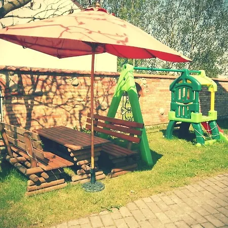 Pod Krokodylem Bed & Breakfast 3*